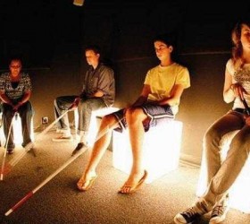 02_DIALOGUE-IN-THE-DARK