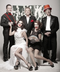 MANA-EINAI-MONO-ENAS-857x1024