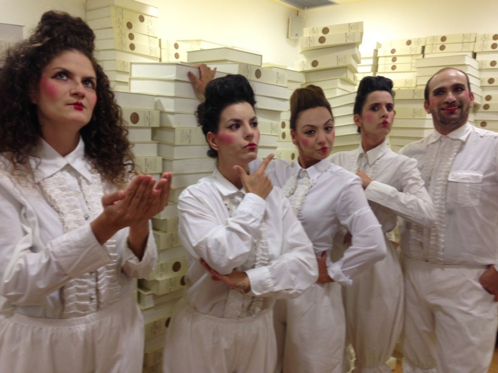 8eatrikh-omada-kwfwn-trela-xrwmata-photo_2