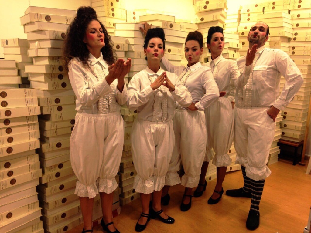 8eatrikh-omada-kwfwn-trela-xrwmata-photo_3