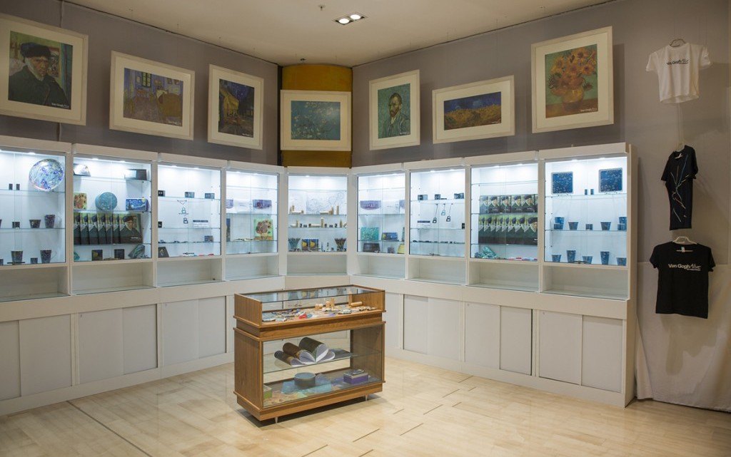 van-gogh-alive-seira-syllektikwn-kai-anamnhstikwn-proiontwn-photo_3