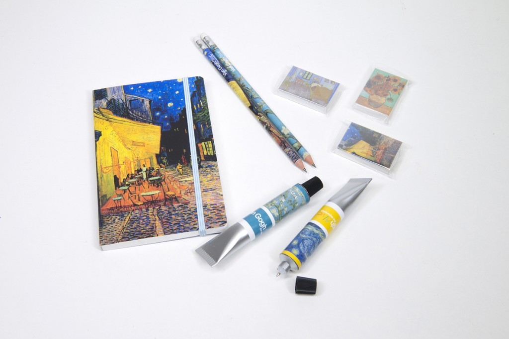 van-gogh-alive-seira-syllektikwn-kai-anamnhstikwn-proiontwn-photo_9