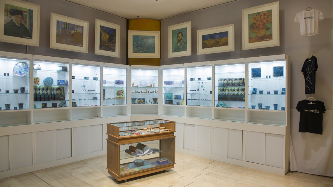 van-gogh-alive-seira-syllektikwn-kai-anamnhstikwn-proiontwn-photo_3