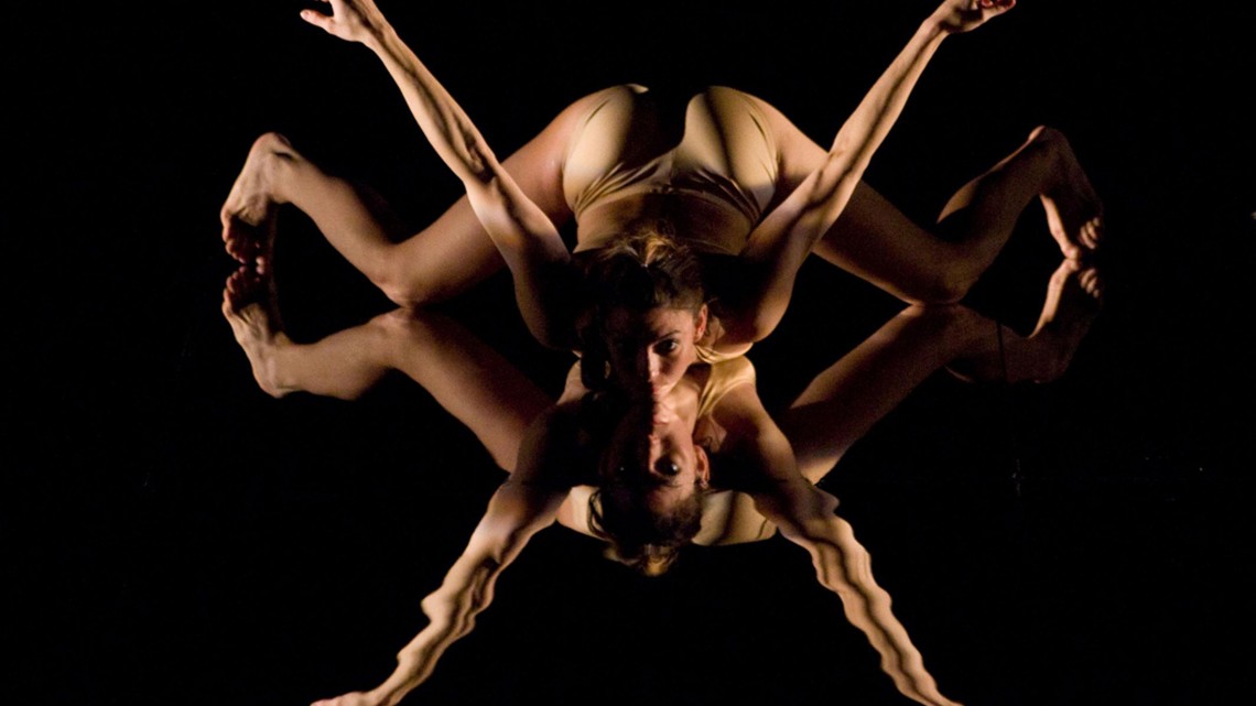 d-upside-down-on-mirror