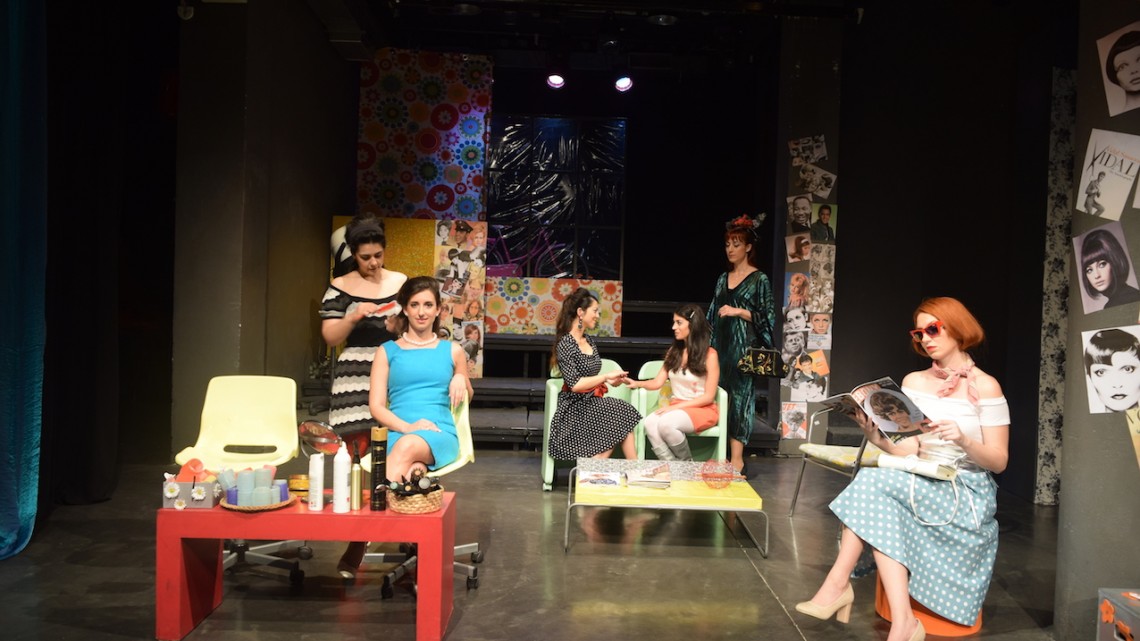 8eatriko-ergasthri-gia-enhlikes-sto-studio-mayromixalh-photo