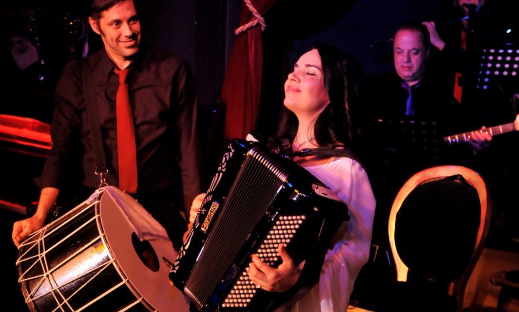 zoi-tiganouria-antigrafo