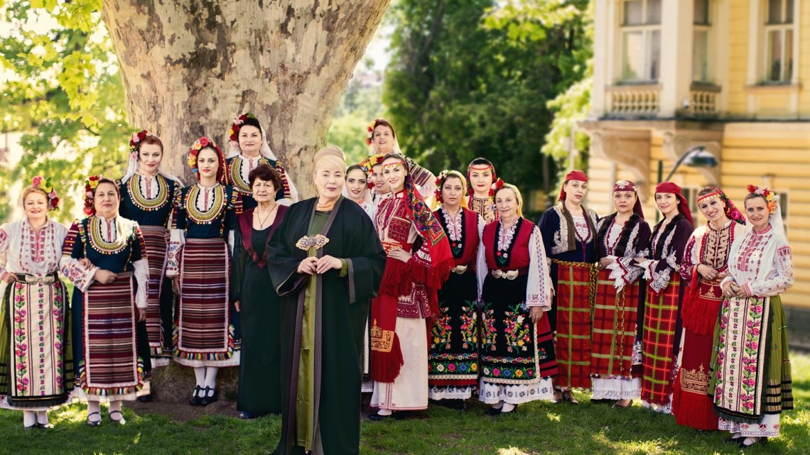 01.GERRARD-BULGARIAN VOICES-CHRISTMAS THEATER