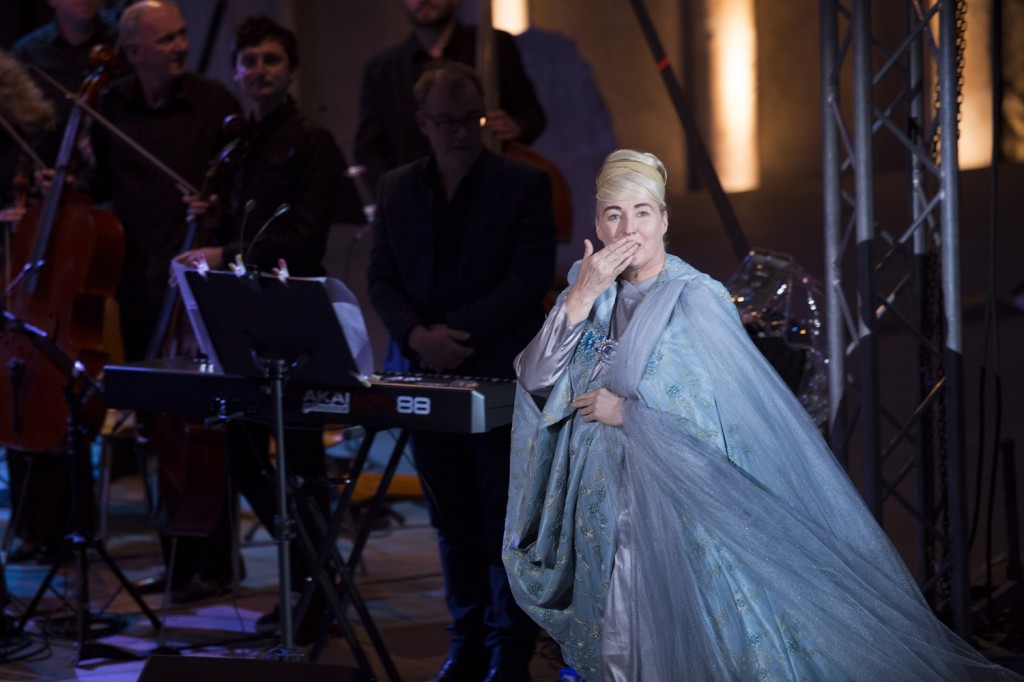 03.GERRARD-BULGARIAN VOICES-CHRISTMAS THEATER