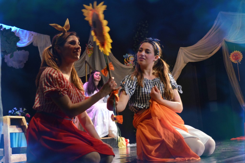 paidiko-theatro-deltio-tipou-foto-2