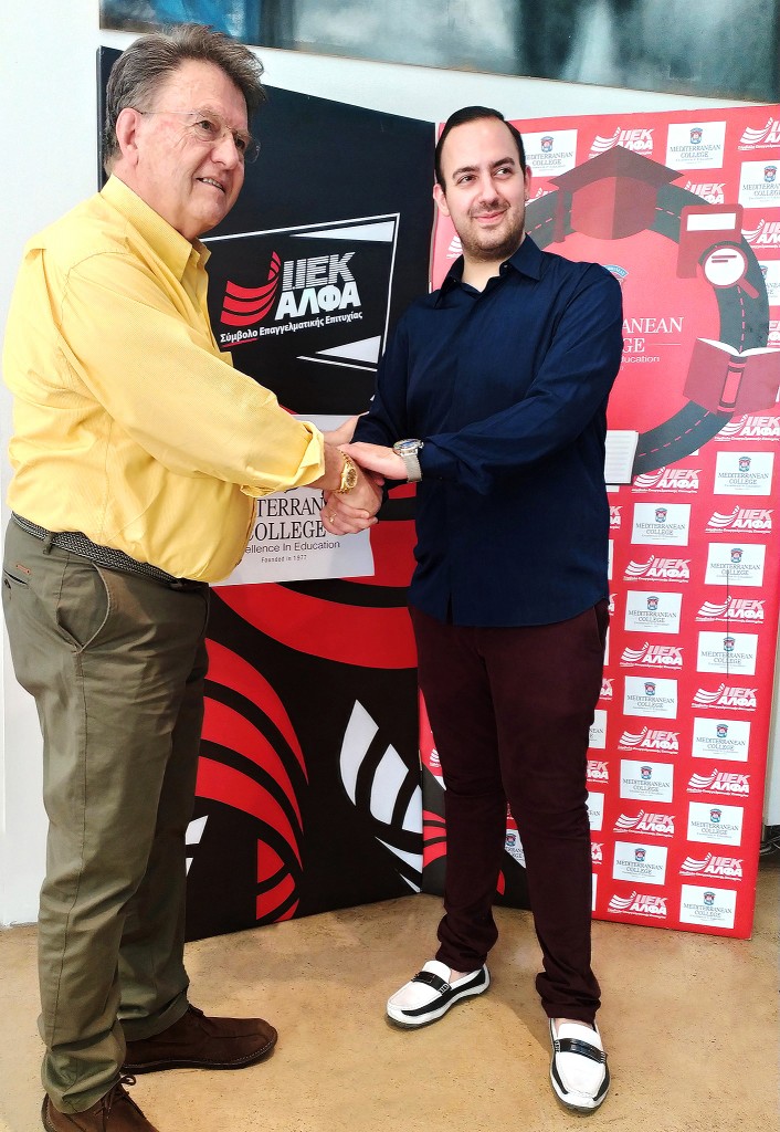 PHOTO ΞΥΝΗΣ - ΜΑΥΡΙΚΙΟΥ